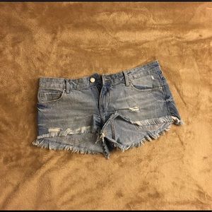 Low Rise Frayed Denim Shorts💙
